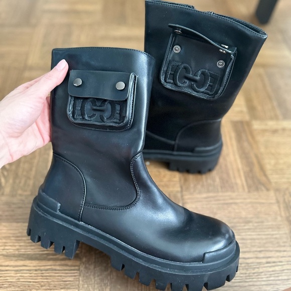 Italian leather boots with pocket purse